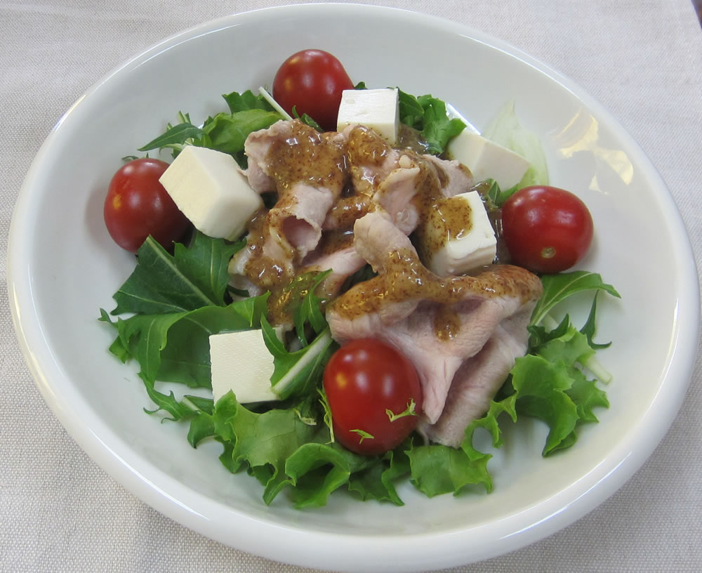 【飛騨えごまの醸しだれ】をいろいろ野菜のサラダに